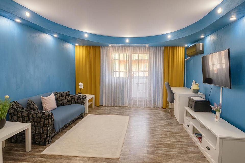 Communal lounge/ TV room, TV and multimedia, Living room, Seating area, Evening entertainment