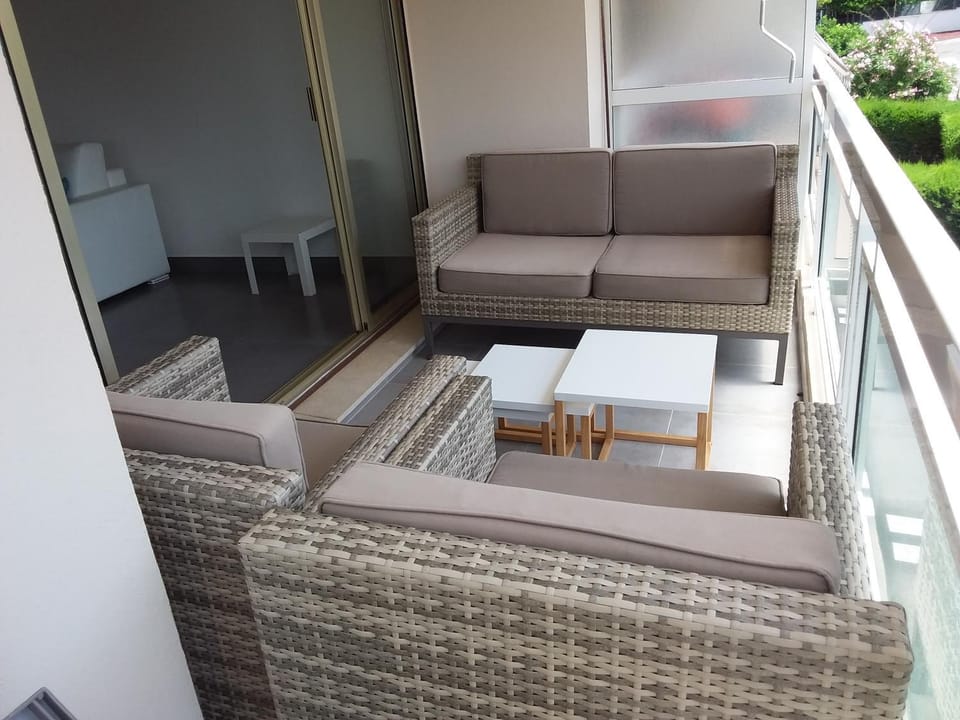 Day, View (from property/room), Living room, Seating area