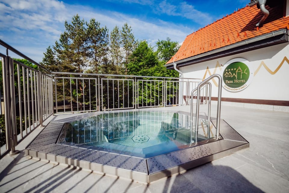 Hot Tub, Swimming pool