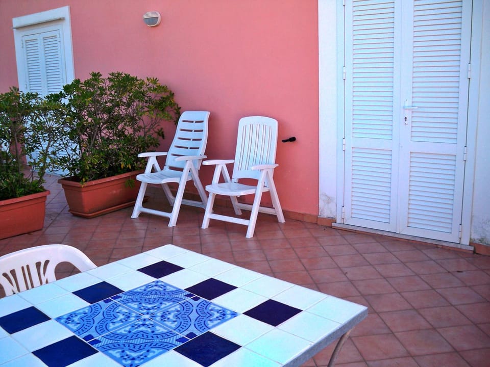 Facade/entrance, Balcony/Terrace