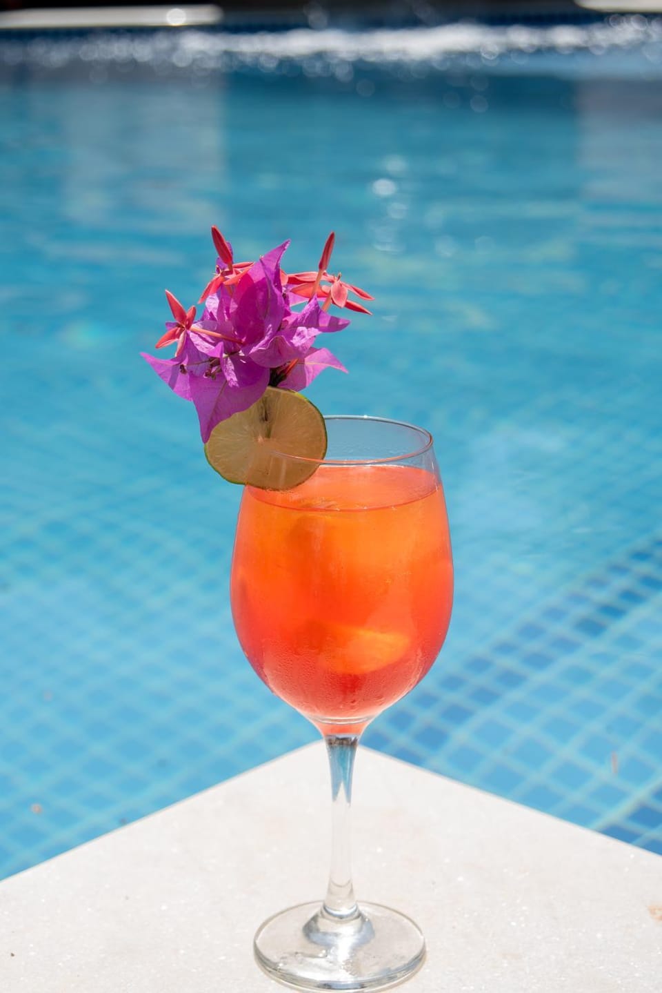 Swimming pool, Drinks, Alcoholic drinks