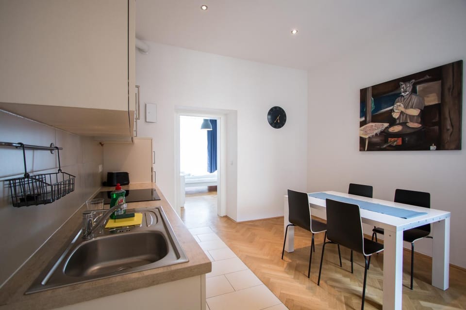 Property building, Facade/entrance, Kitchen or kitchenette, Dining area