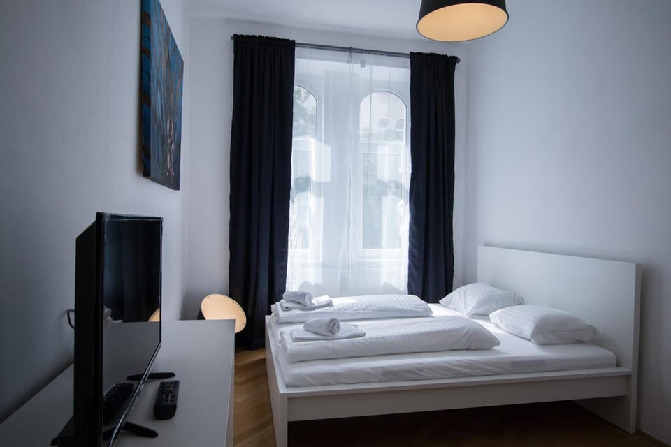 Bed, TV and multimedia, Living room, Photo of the whole room, Bedroom
