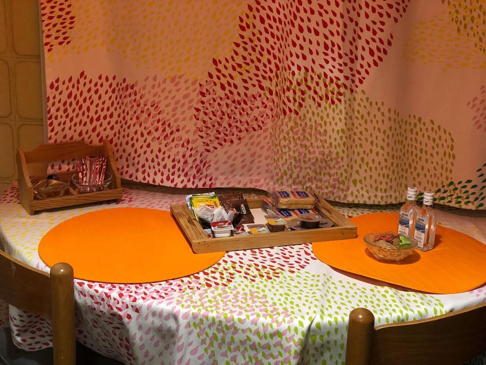 Dining area, Breakfast
