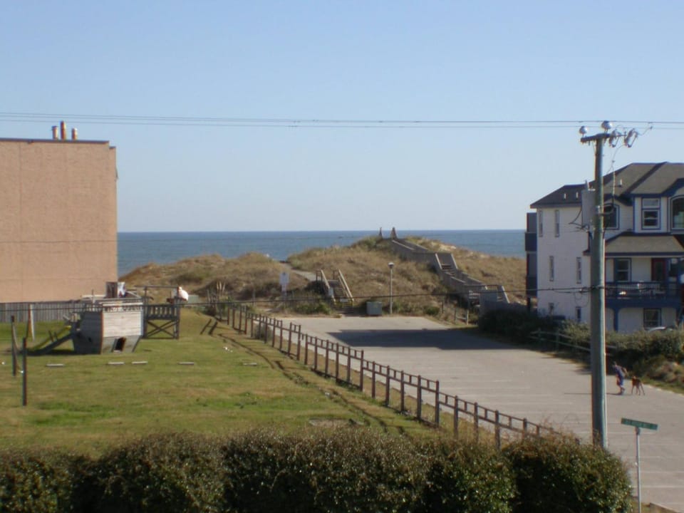 Sea 'N Stars - S Nags Head MP 17, 125 Yds to Beach, Ocean View, Pool, Hot Tub, Pets OK House in Nags Head