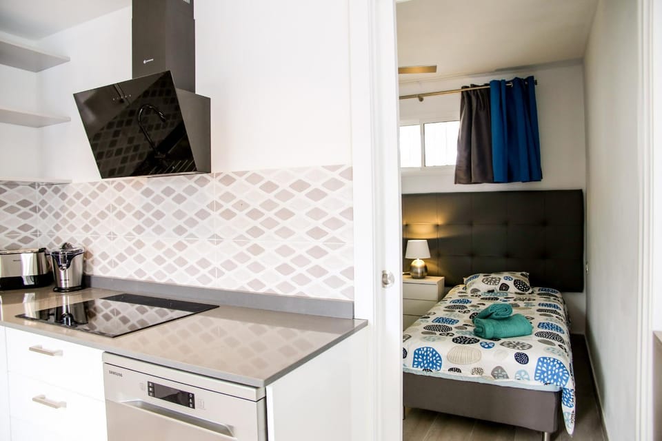 Kitchen or kitchenette, Bedroom