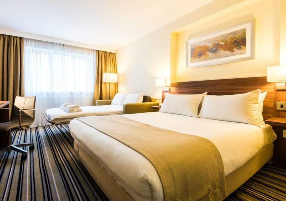 Bed, Coffee/tea facilities, Bedroom, children, children, young children, older children, Family, hair dryier, pet friendly, wardrobe, air conditioner