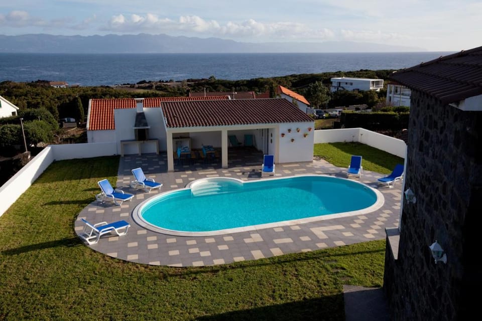Day, BBQ facilities, Garden, Dining area, Pool view, Swimming pool