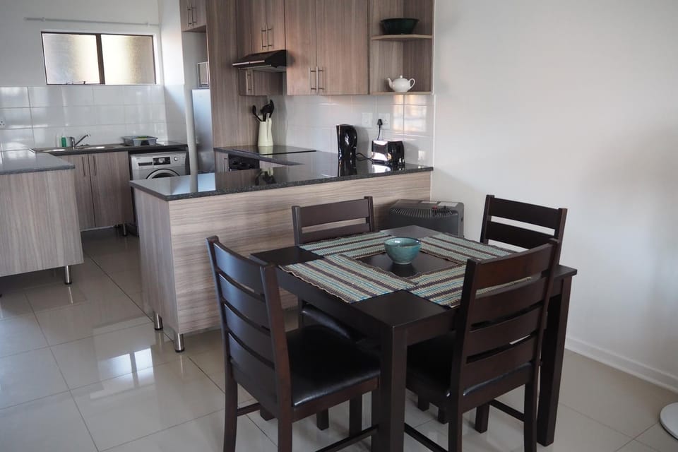 Kitchen or kitchenette, Dining area, oven, stove, toaster
