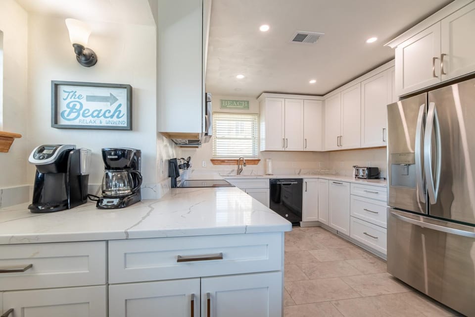 Sandi Hill - Corolla, Whalehead, 295 Yds to Beach, Ocean View, Pool, Hot Tub, Pets OK House in Corolla