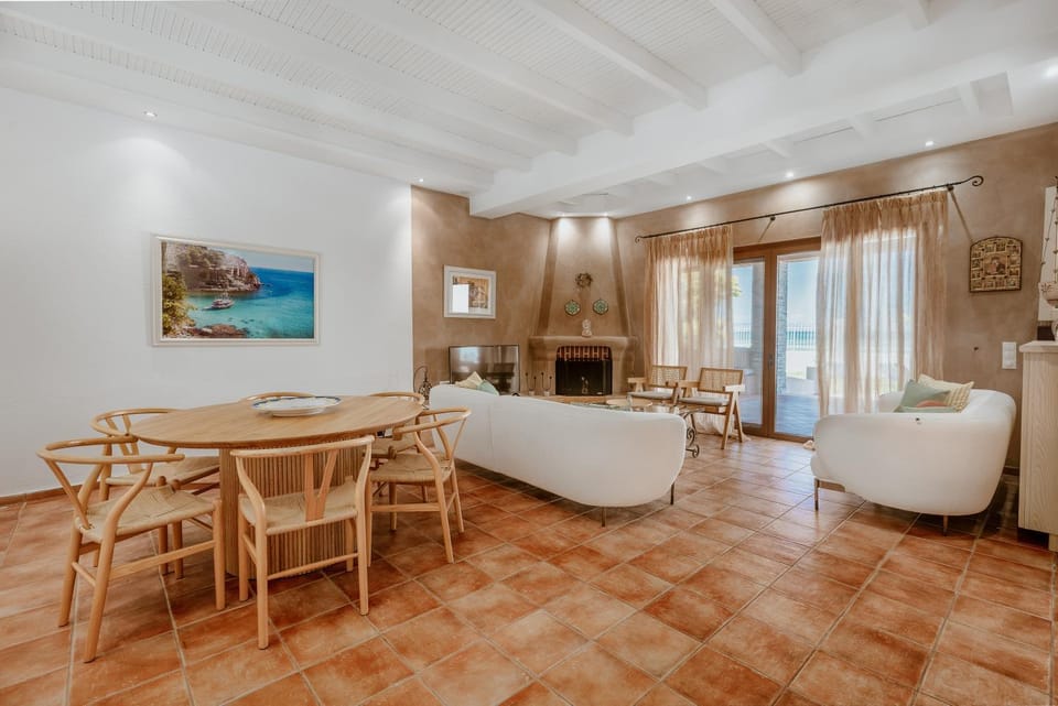 TV and multimedia, Living room, Dining area