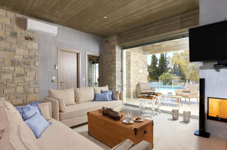 Living room, Pool view