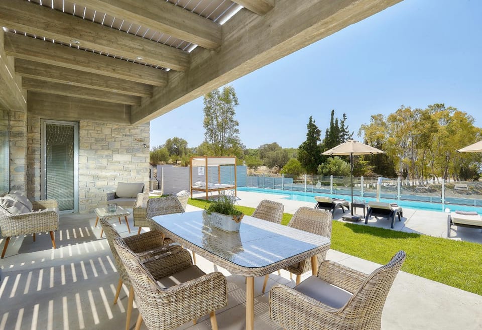 Garden, Balcony/Terrace, Seating area, Dining area, Garden view, Pool view, Swimming pool