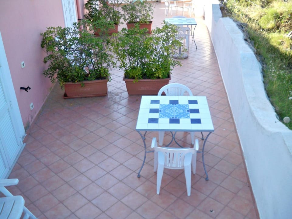 Facade/entrance, Balcony/Terrace