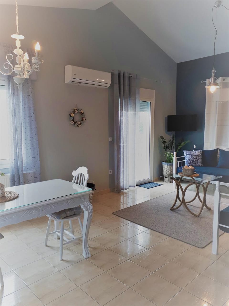 TV and multimedia, Living room, Dining area