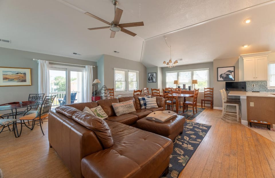 Maison des Jeux - Corolla, Ocean Sands, Beach 500 Yds, Pool, Hot Tub, EV Charger, 3 Dogs Allowed House in Corolla
