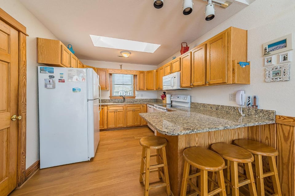 A Summer Nights Dream - Corolla, Crown Point, 138 Yds to Beach, Hot Tub, Outdoor Bar, Community Pool House in Corolla