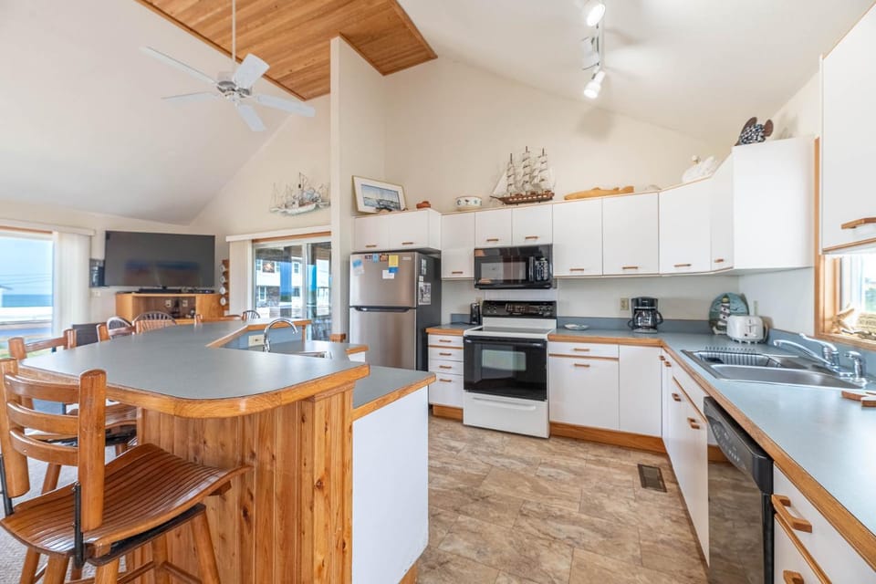 Ocean Wynns - Nags Head MP 13, 20 Yards to the Beach, Ocean Views, Close to Attractions House in Nags Head