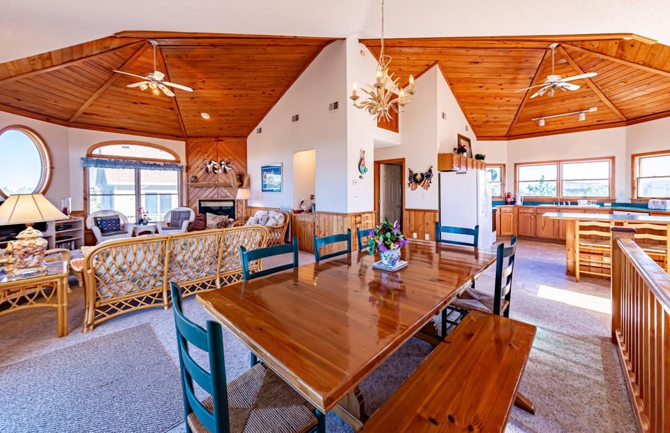 Eagle Quay - Corolla, Ocean Sands, Oceanside, 190 Yds to Beach, Hot Tub, Pets OK, Community Pool House in Corolla