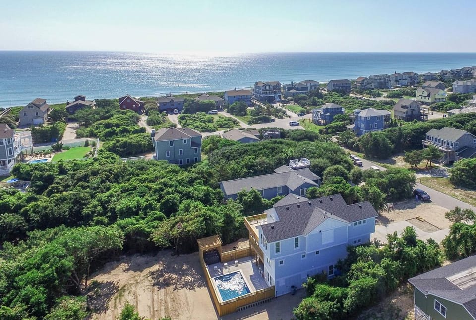 Sea Fever - Duck, Saltaire, 130 Yds to Beach, Ocean View, Pool, Hot Tub, Tiki Bar, Flex Stays House in Duck