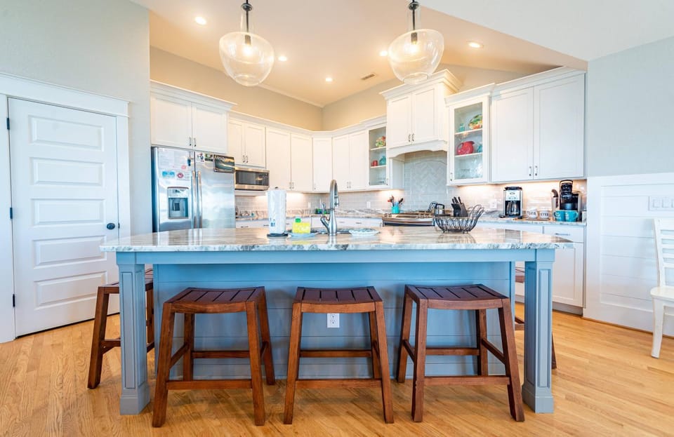 Sea Fever - Duck, Saltaire, 130 Yds to Beach, Ocean View, Pool, Hot Tub, Tiki Bar, Flex Stays House in Duck