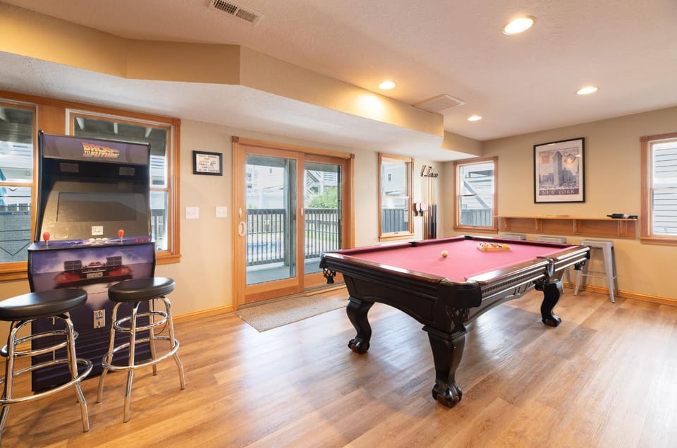 Carolina Getaway - Corolla, Ocean Sands, 150 Yds to Beach, Pool, Hot Tub, Pool Table, Arcade Game House in Corolla