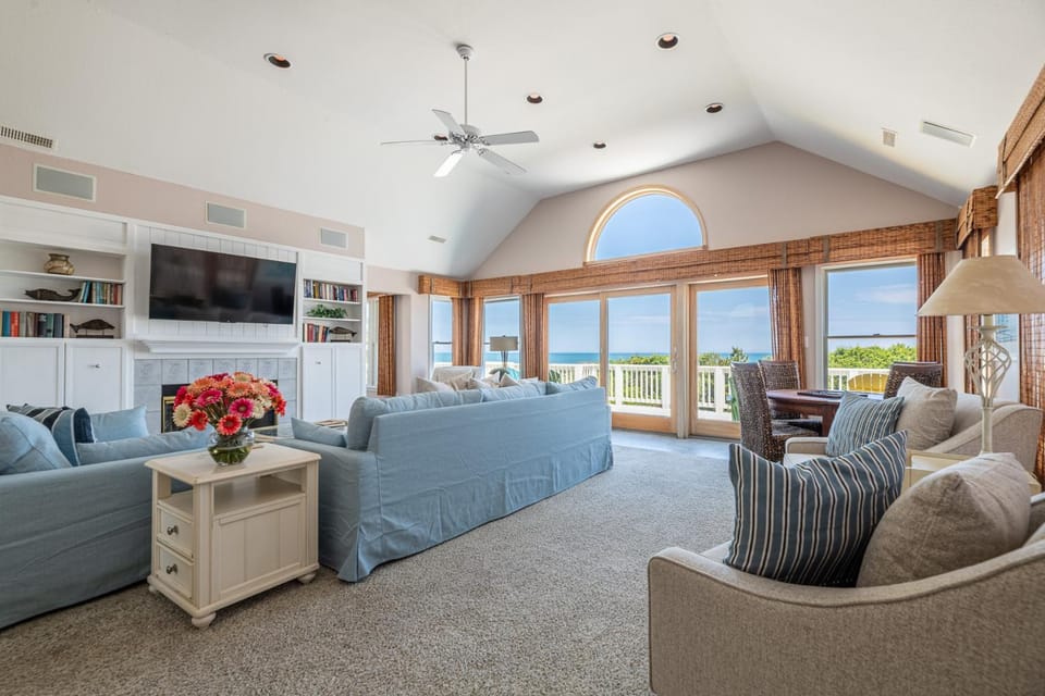 Terning Point - Corolla, Crown Point, Oceanfront, 20 Yds to Beach, Ocean View, Pool, Hot Tub, Pets OK House in Corolla