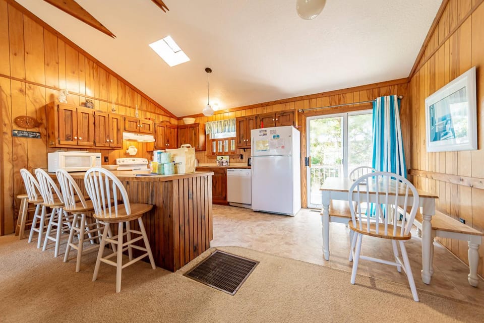Bayberry Dunes - Corolla, Ocean Sands, 90 Yards to Beach, Ocean View, Hot Tub House in Corolla
