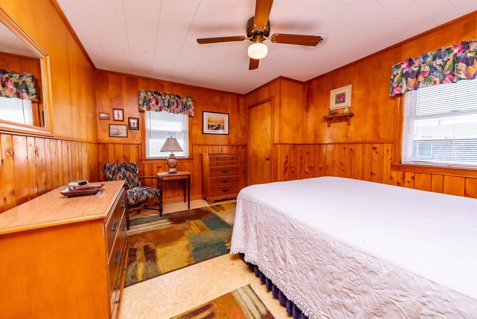 Williams - S Nags Head MP 19, 100 Ft to the Beach, Ocean View, 3 Bedrooms, Close to Pier House in Nags Head