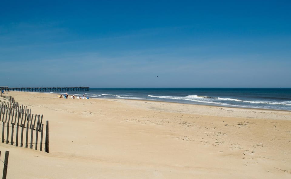 Williams - S Nags Head MP 19, 100 Ft to the Beach, Ocean View, 3 Bedrooms, Close to Pier House in Nags Head