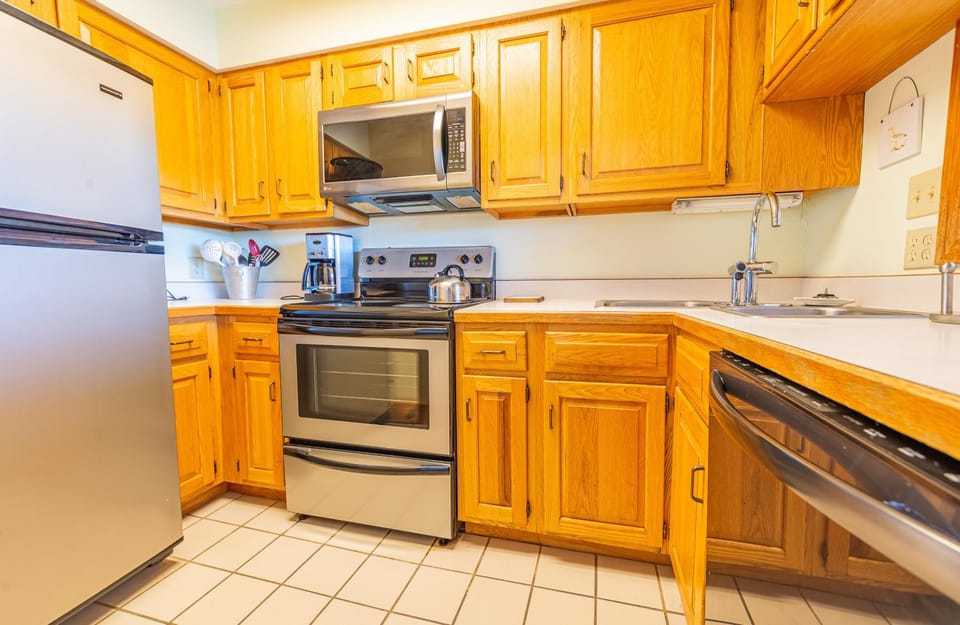 Atlantic Crest - Nags Head MP 11.5, Ocean View,100 Yards to Beach, Community Pool House in Nags Head