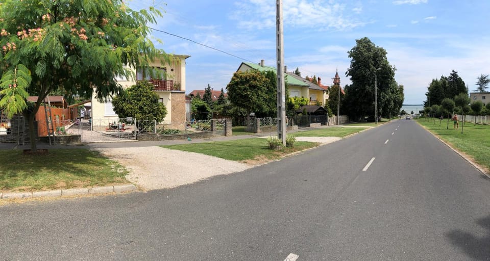 Neighbourhood, Street view