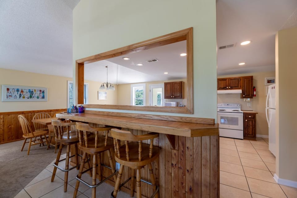 Carolina Breeze - Southern Shores, Chickahauk, 200 Yards to the Beach, Flex Stays, Private Decks House in Southern Shores