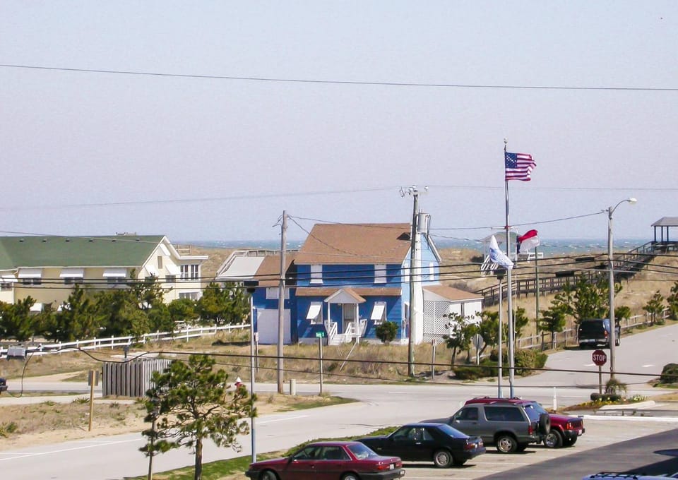 Ocean's View - Kill Devil Hills MP 8, 200 Yds to Beach, Hot Tub, Pool Table, Pets OK House in Kill Devil Hills