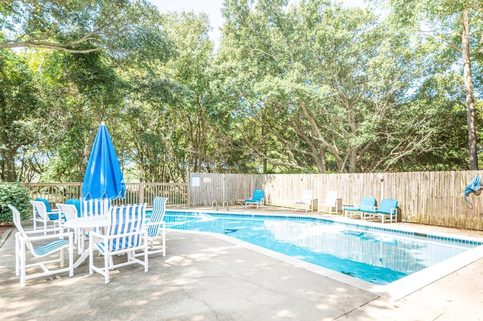 Seascape Cottage - Kitty Hawk, MP 3.5, 300 Yds to Beach, Pool, Foosball, Near Golf Course, Flex Stays House in Kitty Hawk