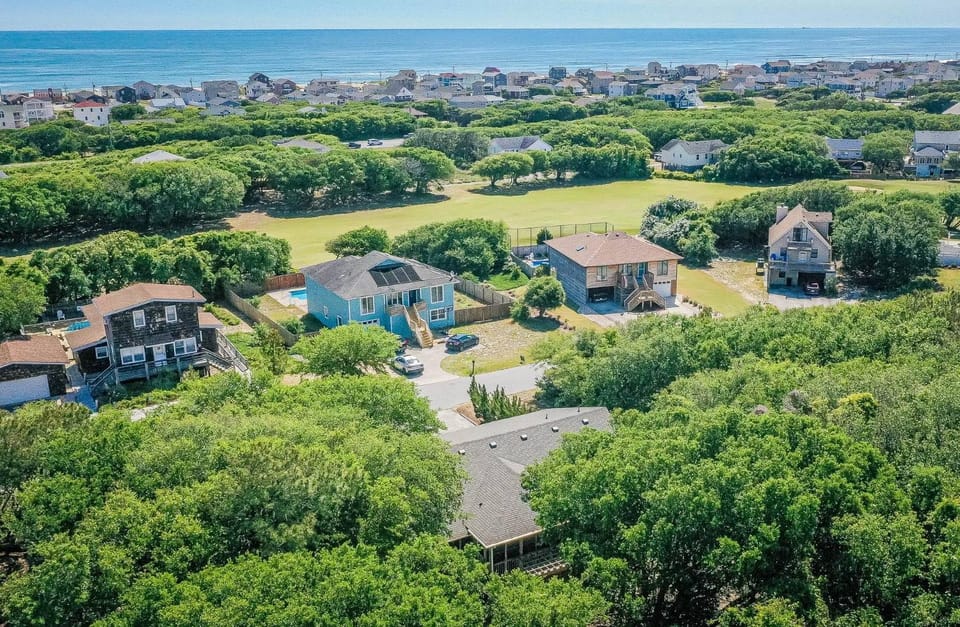 Seascape Cottage - Kitty Hawk, MP 3.5, 300 Yds to Beach, Pool, Foosball, Near Golf Course, Flex Stays House in Kitty Hawk