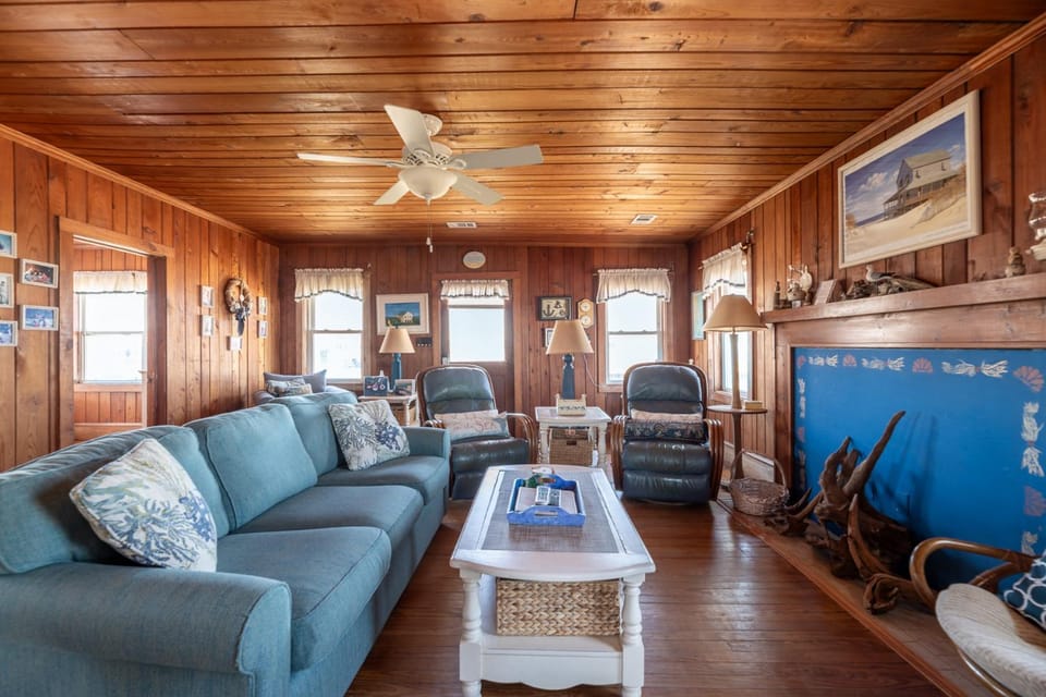 Mitch's Haven - Kitty Hawk MP 2, Oceanfront, 3 Bedrooms, Vintage Charming Cottage House in Kitty Hawk