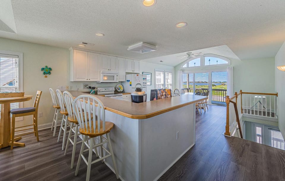 Shell Town – Nags Head MP 16, Ocean View, 360 Yds to Beach, Pool, Hot Tub, Flex Stays House in Nags Head