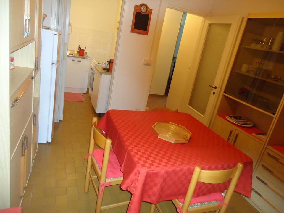Kitchen or kitchenette, Living room, Seating area, Dining area, Area and facilities