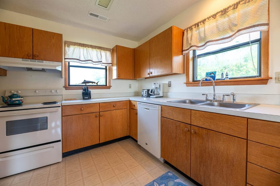 Persimmon - Duck, Sanderling, Ocean View, 65 Yds to Beach, Community Pool, Tennis, Flex Stays House in Duck