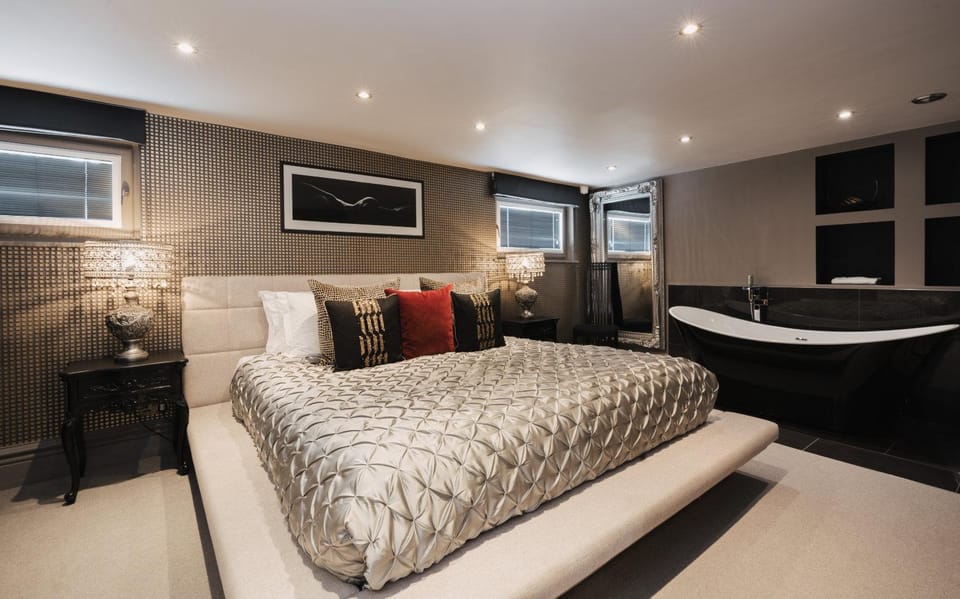 Bed, Bedroom, Bath