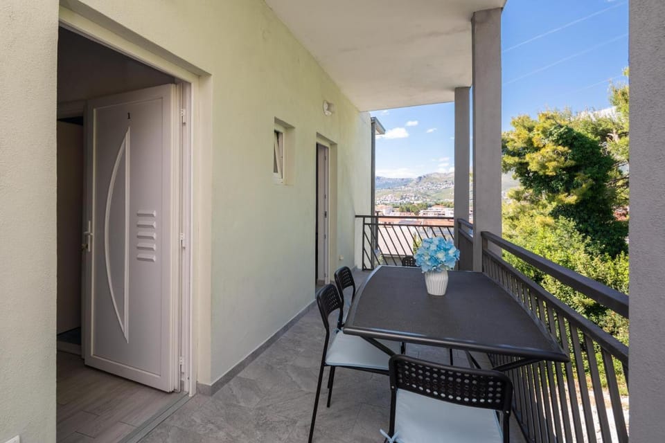 Apartman M&S s bazenom Split - Podstrana Apartment in Podstrana