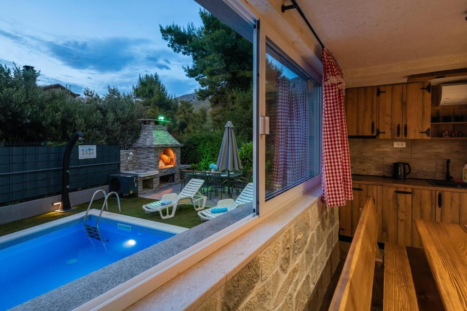 Apartman M&S s bazenom Split - Podstrana Apartment in Podstrana