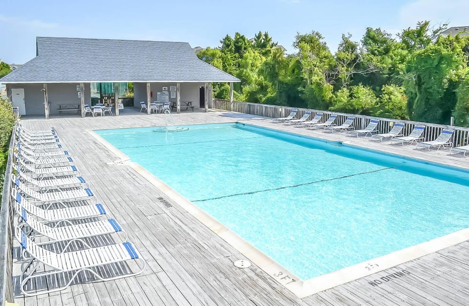 Crow's Nest - Corolla, Crown Point, 150 Yds to Beach, Hot Tub, Community Pool, Pets OK House in Corolla