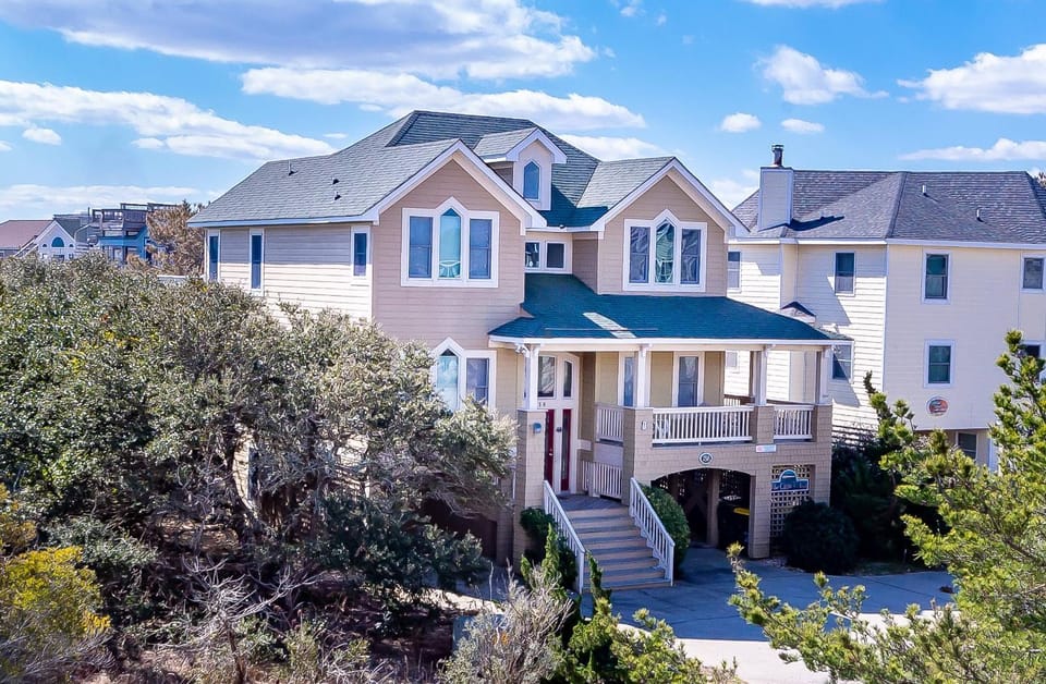 Crow's Nest - Corolla, Crown Point, 150 Yds to Beach, Hot Tub, Community Pool, Pets OK House in Corolla