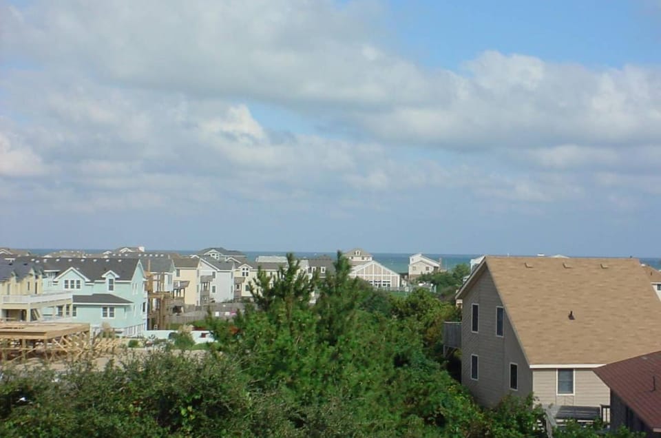 Shore is Fun - Duck, Poteskeet, Beach 480 Yds, 3 Min. Walk to Downtown, Pool, Hot Tub, YR Flex House in Duck