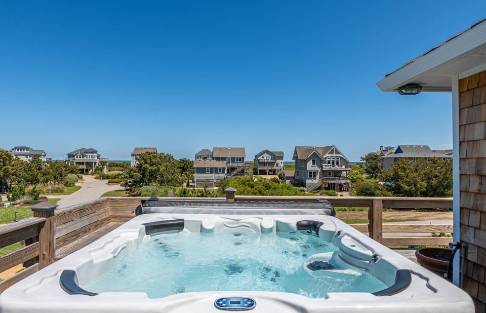 Duck Diamond - Sanderling, Ocean View, 95 Yds to Beach, Hot Tub, Sauna, Community Pool House in Sanderling