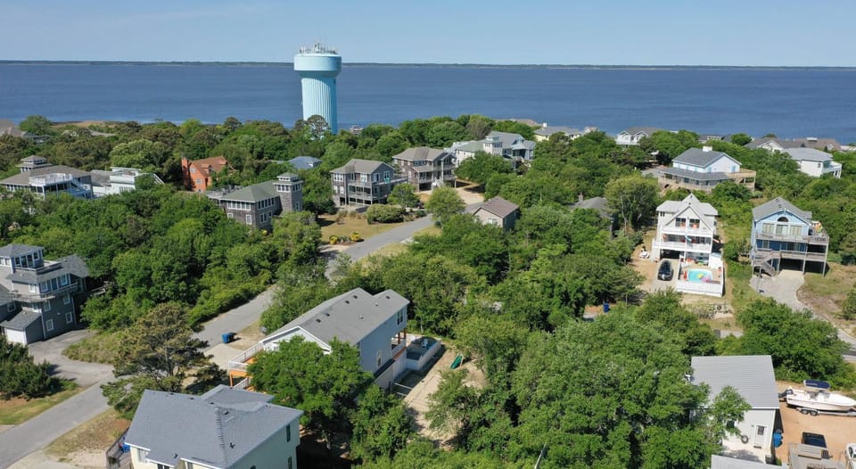 Casa Bella - Duck, Bayberry Bluffs, Ocean View, 500 Yds to Beach, Pool, Hot Tub, Playset, Pets OK House in Duck