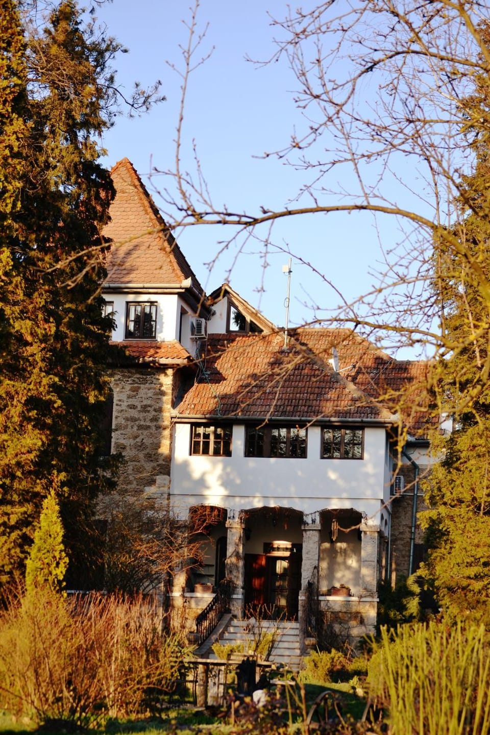 Facade/entrance, Spring, Day, Garden view