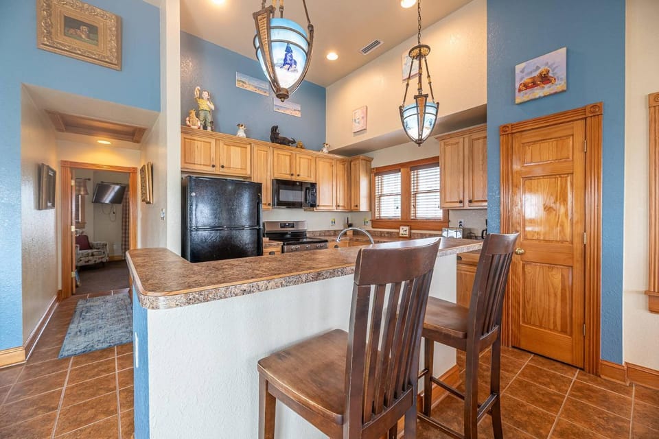 Happy Dog Days - Nags Head MP 11, Ocean View, 50 Yds to Beach, Elevator, Pool, Hot Tub, Pets OK, Flex Stays House in Nags Head